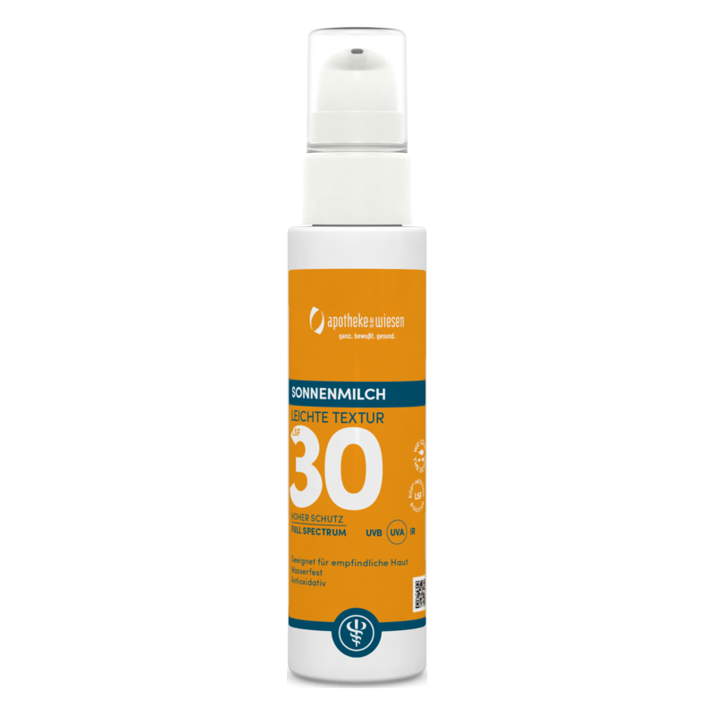 Sonnenmilch in einer weißen Pumpe mit orangefarbenem Etikett, Schutzfaktor 30, für empfindliche Haut, wasserfest.