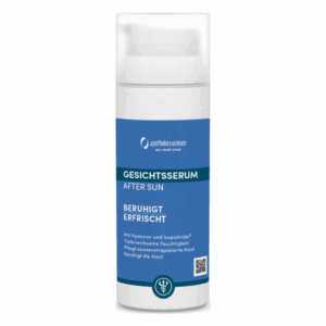 After Sun Gesichtsserum in einer weißen Flasche mit blauer Etikettierung zur Pflege sonnenstrapazierter Haut.